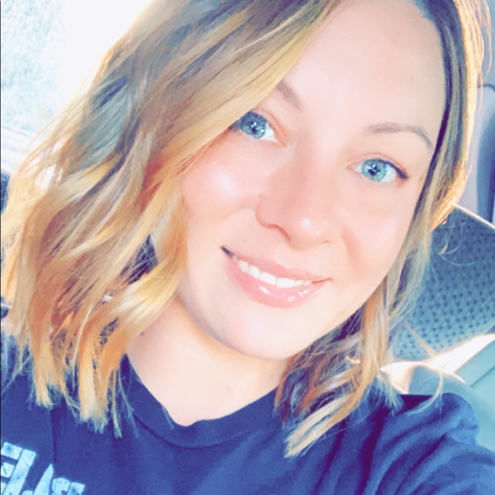 Meet your Posher, Corinne